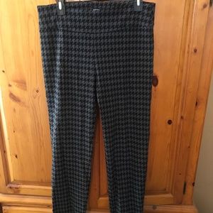 Black/gray pattern pull on pants